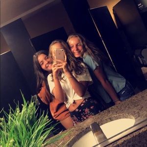 Meet your Posher, Mya